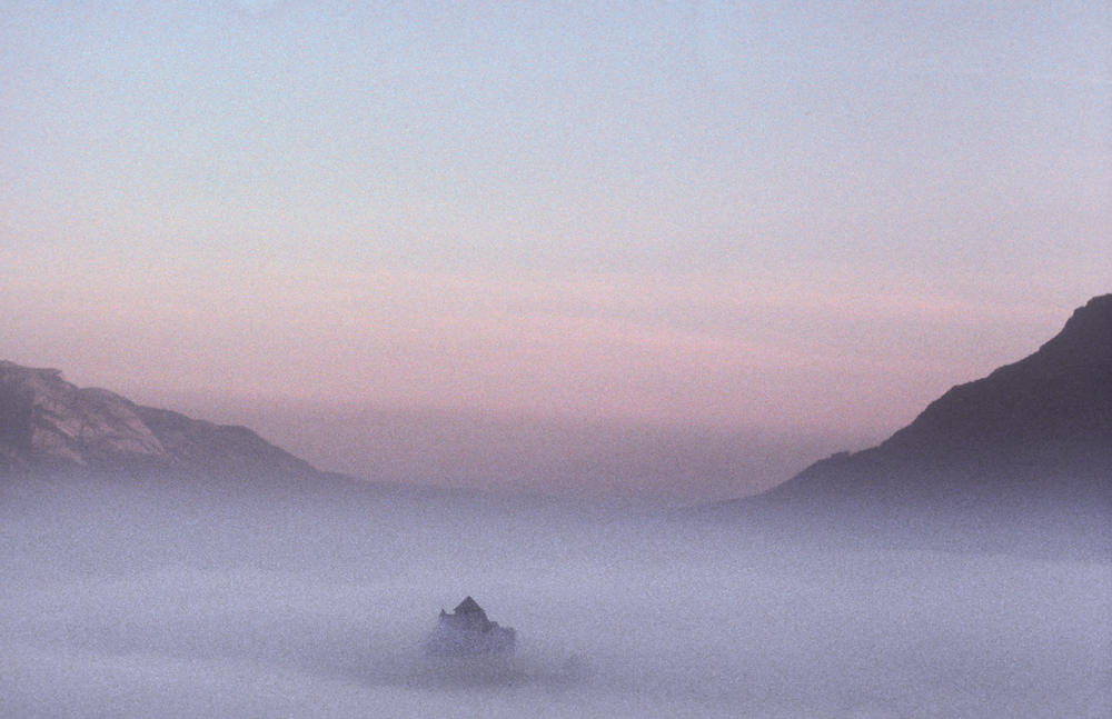 Burg Gutenberg im Nebel; castle in the fog